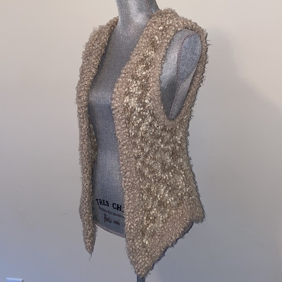 Kenzie Chunky Textured Boucle Loose Knit Sweater Vest Size Tan Medium - Picture 1 of 11